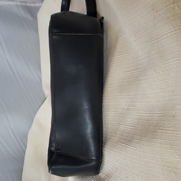 Liz Claiborne Women's Preowned Faux Leather Black Purse with Four Compartments - Picture 5 of 12